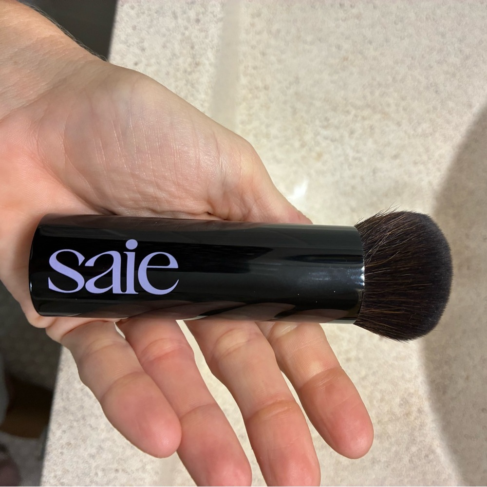 Saie “The Big Brush” Black Makeup Brush